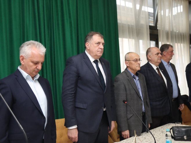 „NAJZASLUŽNIJI ZA ODBRANU SRPSKE“: Dodik nakon sastanka sa ratnim komadantima i oficirima VRS
