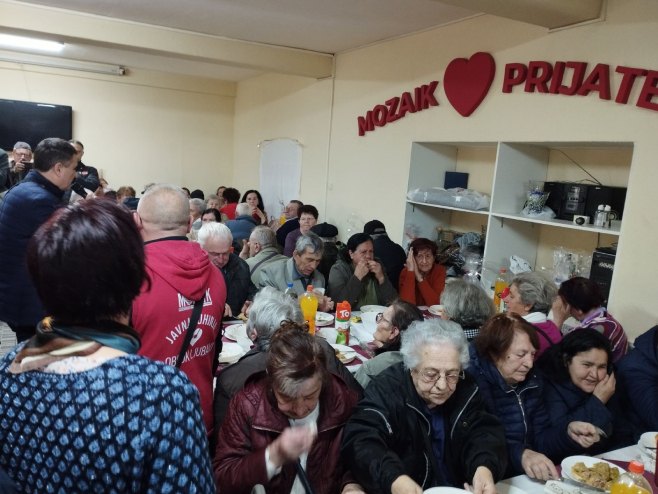 ĐAJIĆ I NINKOVIĆ GOSTI: „Mozaik prijateljstva“ organizovao svečani ručak povodom 8. marta
