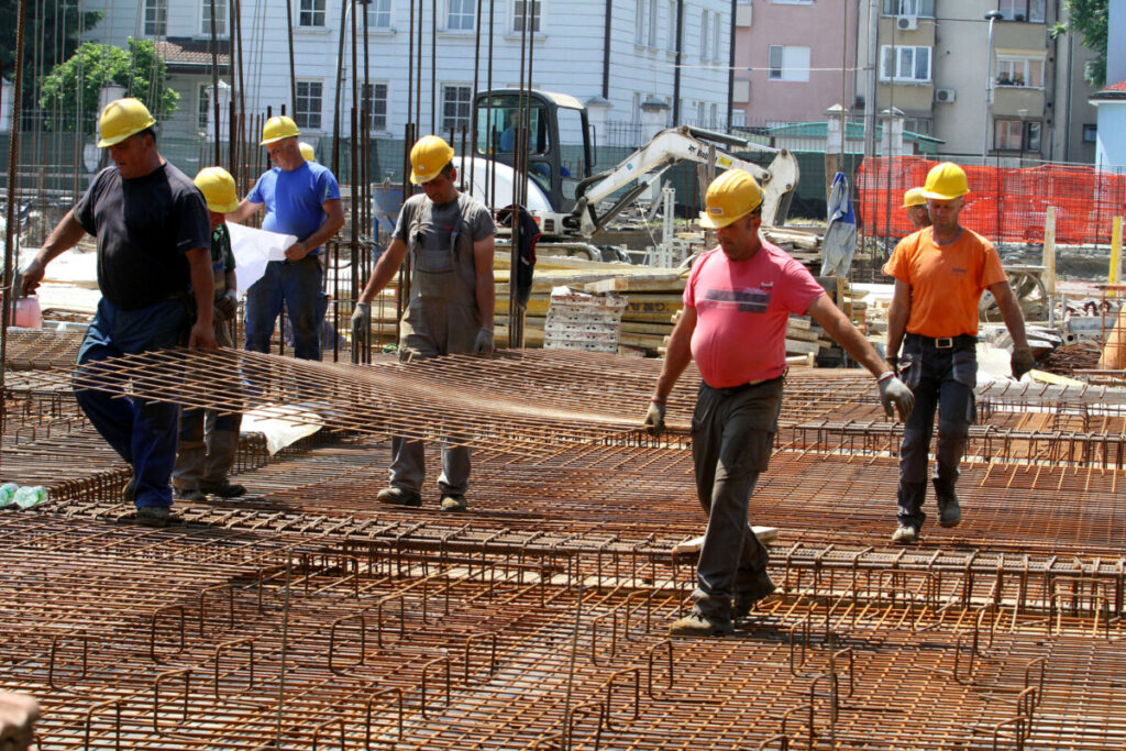 SRAŠNA NESREĆA NA GRADILIŠTU: Betonska greda usmrtila radnika