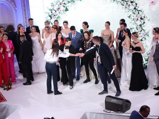 „SRPSKA SVADBA“ U BANJALUCI: Održana modna revija sa humanitarnim ciljem, Dodik među gostima (FOTO)