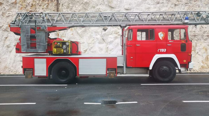 BORE SE PROTIV VATRE: Vatrogasci Trebinja i Ivanice brane širenje požara iz Dubrovnika