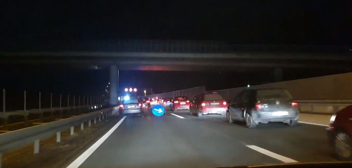 KILOMETARSKE KOLONE: Automobil se prevrnuo na auto-putu kod Sarajeva