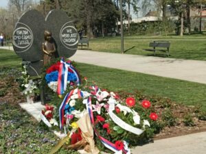 „BILI SMO SAMO DJECA“ Obilježen Dan sjećanja na žrtve NATO bombardovanja u Beogradu