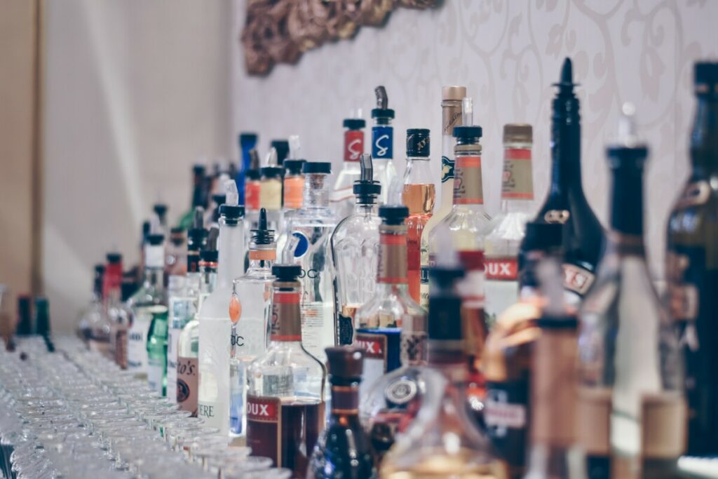 KAZNE DO 300 EVRA: Zabranjena konzumacija alkohola na javnim mjestima u Hrvatskoj