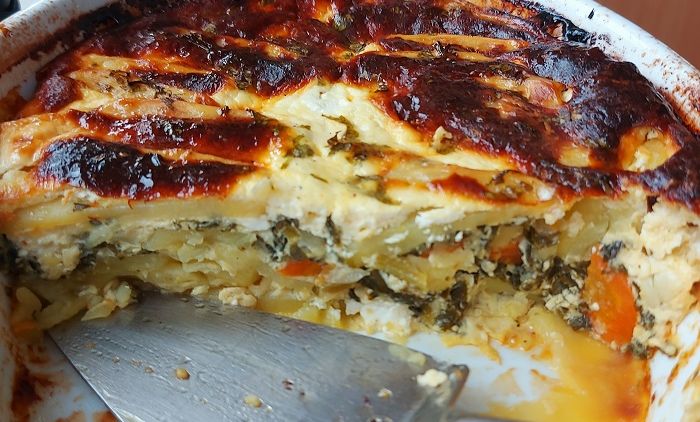 JEDNOSTAVNO I JEFTINO: Krompir sa spanaćem – Idealan prilog za večeru (RECEPT/VIDEO)