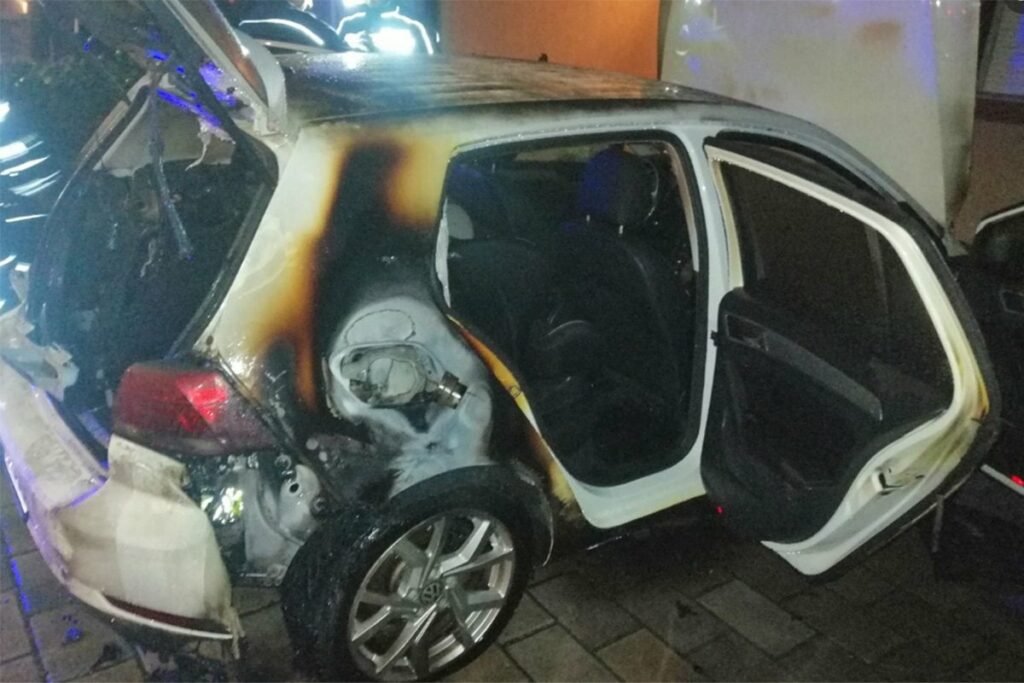НАГУТАО СЕ ДИМА: Осумњичени за паљење аутомобила завршио у болници