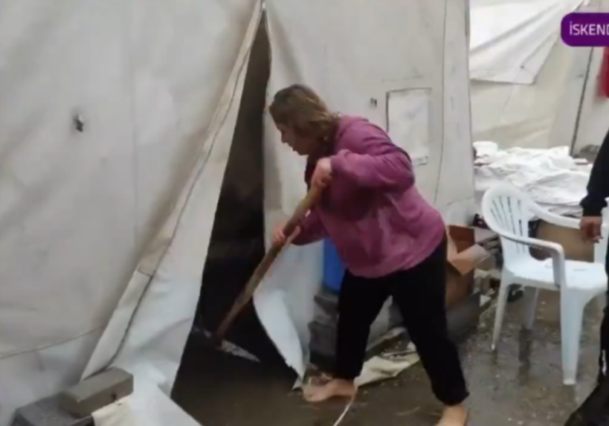 NOVE NEVOLJE: Jake kiše pogodile žrtve potresa u Turskoj, poplavljeni šatori (VIDEO)