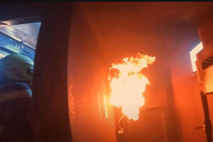 GORJELA VIKENDICA NA VLAŠIĆU: Borba s plamenom trajala više od četiri sata (VIDEO)