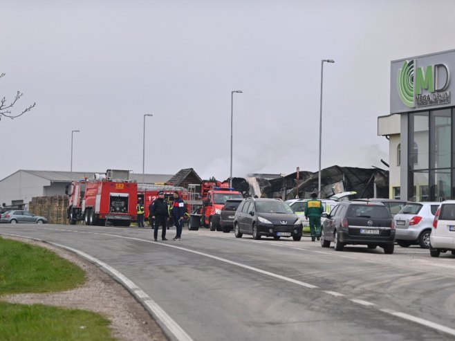 POŽAR U BIJELJINI POD KONTROLOM: Izgorjele četiri hale