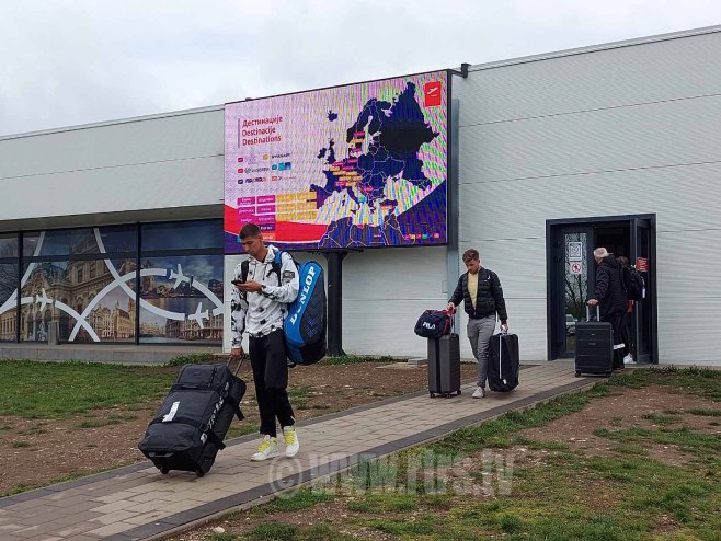 SVJETSKA IMENA U GRADU NA VRBASU: Avionom iz Nice stigli učesnici turnira Srpska open (VIDEO)