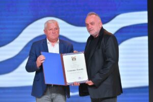 NAGRADA ZA DOPRINOS MUZIČKOJ INDUSTRIJI: Siniša Tomić dobio Plaketu grada Banjaluka