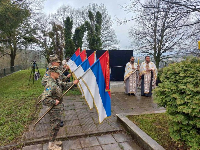 DALI ŽIVOTE ZA SRPSKU: Osveštan spomenik poginulim borcima banjalučke lake pješadijske brigade (FOTO)