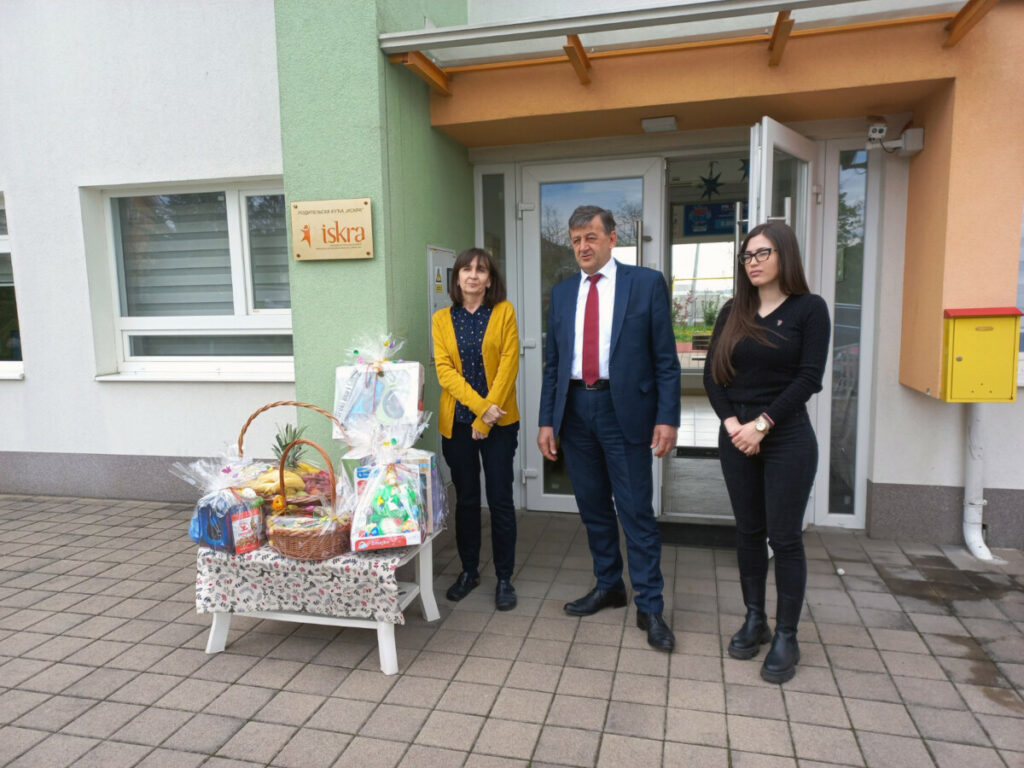 POKLONI ZA KORISNIKE RODITELJSKE KUĆE: Vaskršnji praznici u znaku radosti