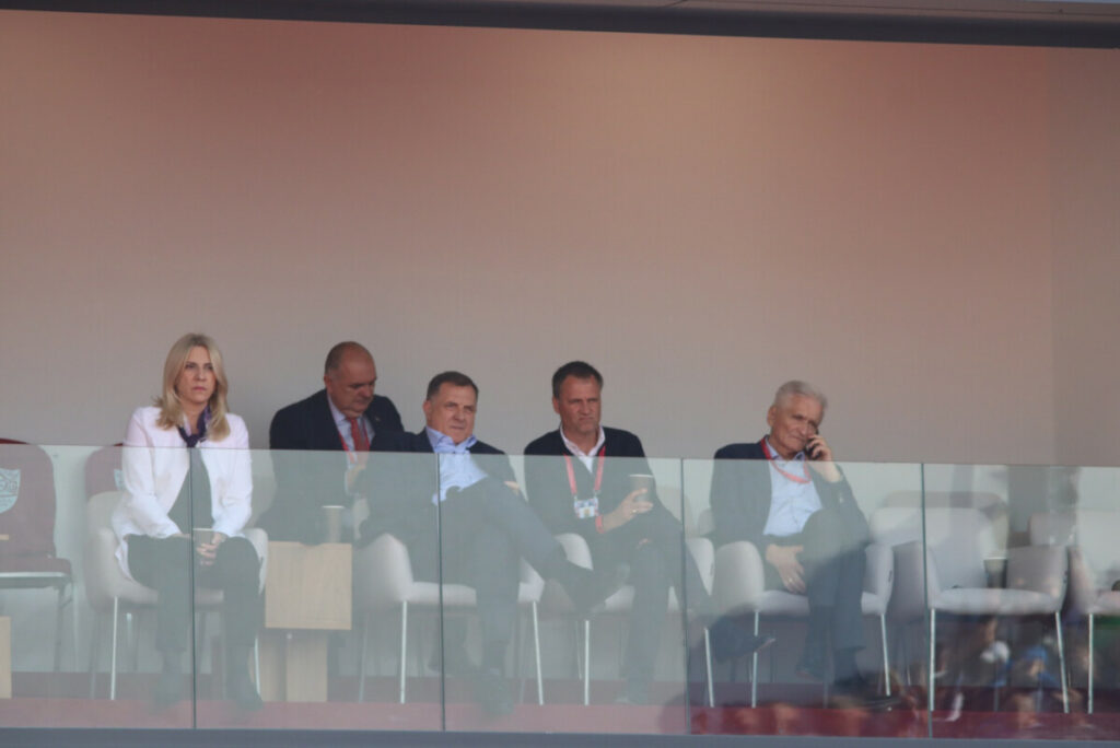 ДОДИК И ЦВИЈАНОВИЋЕВА НА ТРИБИНАМА: Прате меч Ђоковић – Лајовић у Бањалуци (ФОТО)