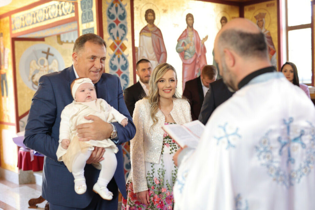 „DANAS SAM SREĆAN I PONOSAN JER SAM KRSTIO MARIJU“ Milorad Dodik ne krije radost (FOTO)