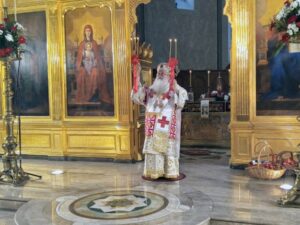 VASKRS JE POBJEDA DOBRA NAD ZLOM: Mitropolit Hrizostom služio liturgiju u Sabornoj crkvi u Sarajevu