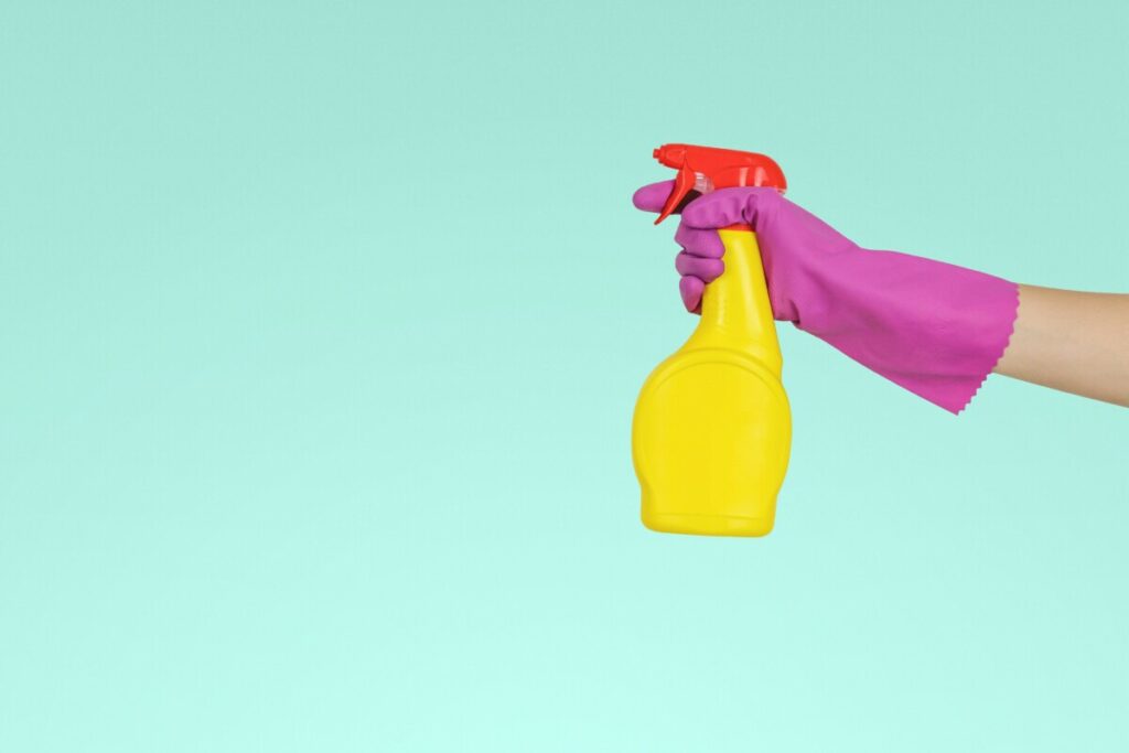 РИЈЕШИТЕ СЕ КАМЕНЦА: Ово моћно средство за чишћење сигурно имате у свом дому