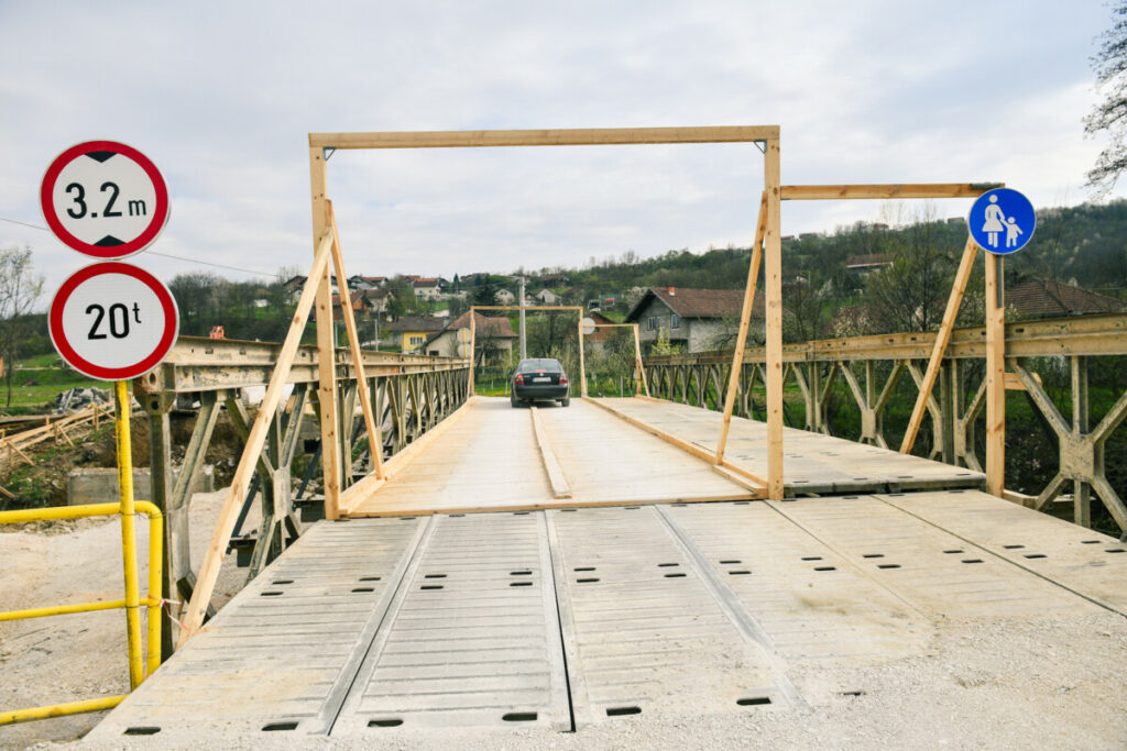 ВЕЛИКО ОЛАКШАЊЕ ЗА БАЊАЛУЧАНЕ: Привремен мост у Мотикама пуштен у употребу