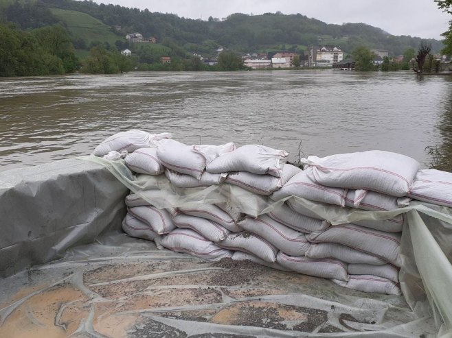 СИТАЦИЈА У НОВОМ ГРАДУ СЕ УСЛОЖЊАВА: Дрљача – Очекујемо притисак воде из правца Босанске Крупе (ФОТО)