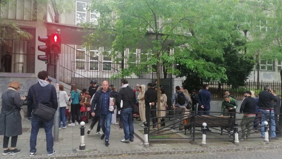 NOVO SAOPŠTENJE MINISTARSTVA PROSVJETE: Povodom masakra u školi „Vladislav Ribnikar“ otvorena knjiga žalosti