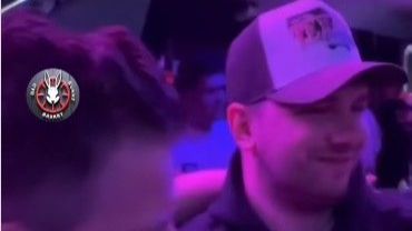 ЛУКА ДОНЧИЋ ПУНИ БАТЕРИЈЕ У ПРОВОДУ: У загрљају са пјевачем пјевао познати хит (ВИДЕО)