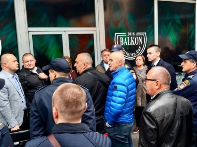 OKONČANA DRAMA U BANJALUCI: Sudski izvršioci preuzeli „Balkon“ od Milakovića (VIDEO)