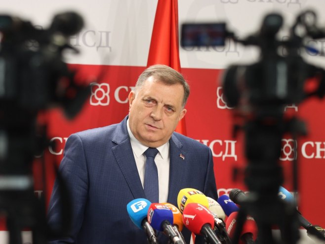 „DA SVIMA DONESE BLAGOSTANJE I PORODIČNU SREĆU“: Dodik gestitao građanima pravoslavnu Novu godinu