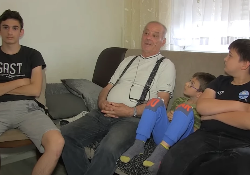 PREUZELI BRIGU O UNUCIMA: Nakon razvoda roditelja, 3 dječaka su dom pronašli kod djeda i bake (VIDEO, FOTO)