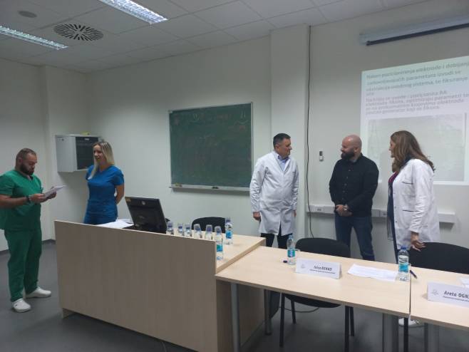 RAZMIJENJENO STRUČNO ISKUSTVO: Medicinske sestre i tehničari iz KB Dubrave posjetili UKC Srpske