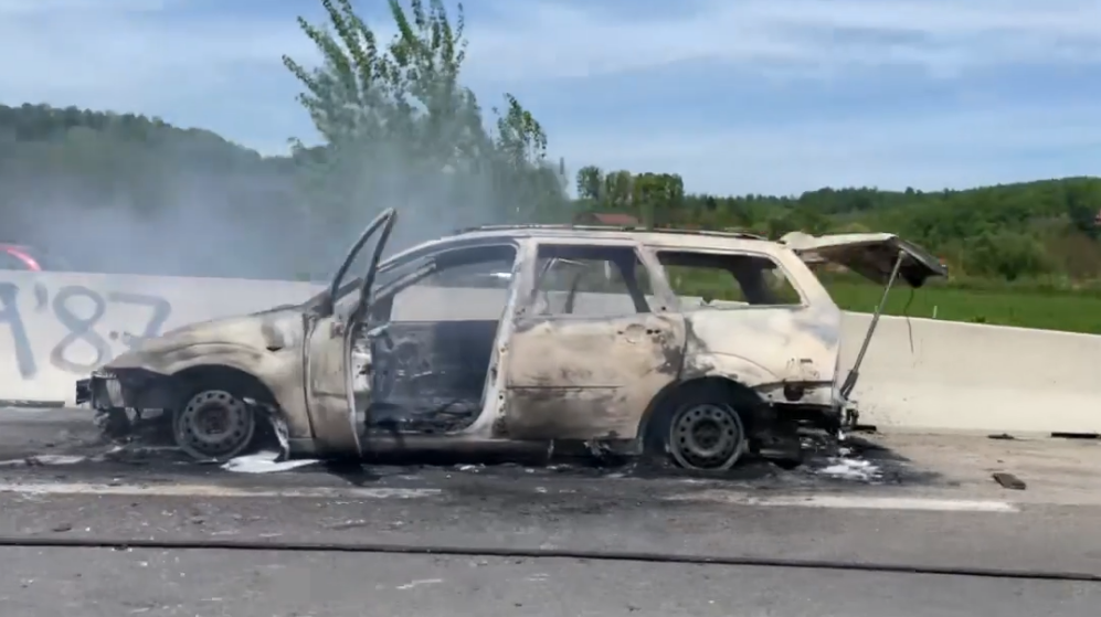 VATRA PROGUTALA AUTOMOBIL: Požar na brzoj cesti kod Banjaluke (VIDEO)