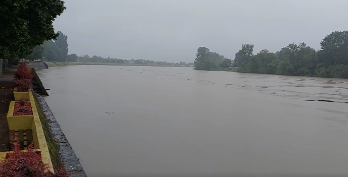 ALARMANTNO U GRADIŠCI: Vodostaj Save 700 centimetara, proglašen prvi stepen redovne odbrane od poplava (VIDEO)