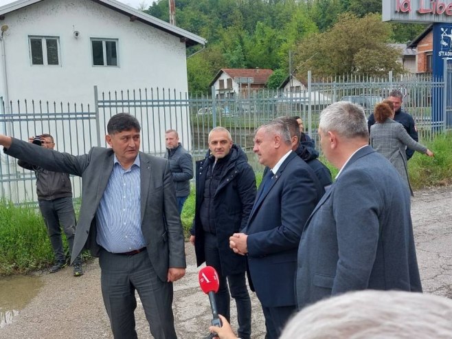 STADION MLAVKE POPLAVLJEN: Višković obišao poplavljena područja u Novom Gradu (VIDEO)