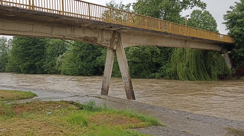 VODOSTAJ RIJEKE U PORASTU: Izlila se Vrbanja kod Žutog mosta u Banjaluci (VIDEO)