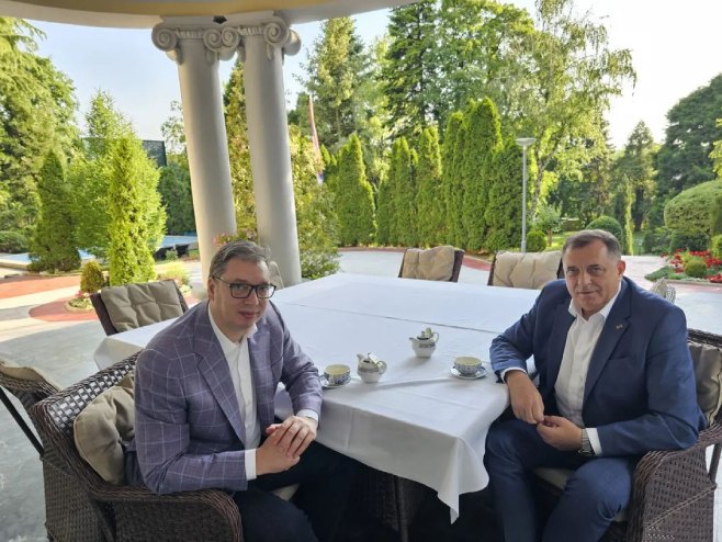 PRIJATELJSKI RAZGOVOR U BEOGRADU: Milorad Dodik se sastao sa Aleksandrom Vučićem (FOTO)