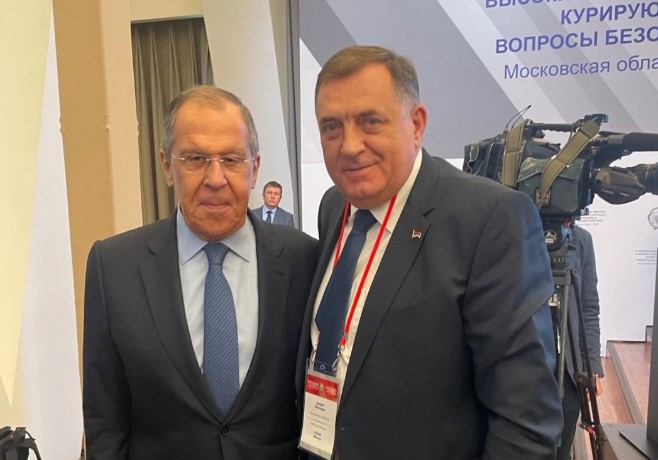 NAKON OBRAĆANJA NA FORUMU: Dodik se susreo sa Lavrovom u Moskvi (FOTO)