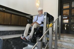 DOSTUPNOST KULTURE OSOBAMA SA INVALIDITETOM: Realizovana nabavka novog namjenskog lifta u Banskom dvoru
