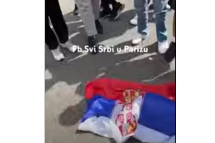 SKANDAL U ŠVAJCARSKOJ ŠKOLI: Djeca gazila zastavu Srbije (VIDEO)