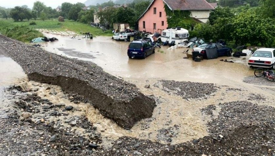 ВАНРЕДНЕ СИТУАЦИЈЕ ШИРОМ ГРАДОВА СРБИЈЕ: Ријеке се излиле, киша не престаје