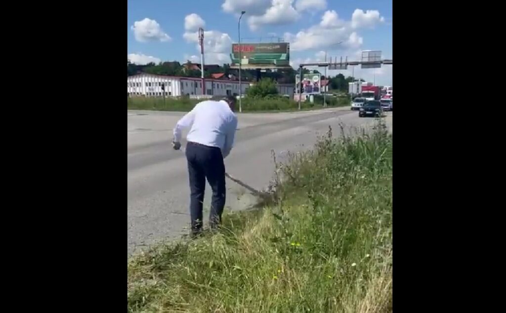 „OVO JE POSLJEDNJI PUT DA RADIM NJIHOV POSAO“: Dodik se prihvatio kose, pa sredio jednu od glavnih saobraćajnica u Banjaluci (VIDEO)