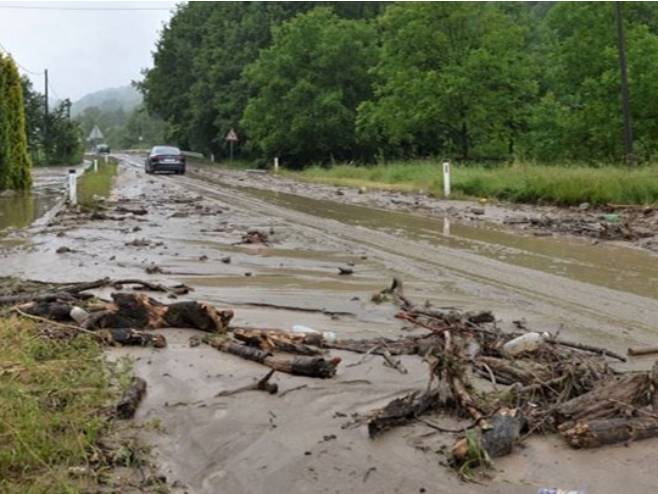 ПОПЛАВЉЕНО ВИШЕ СТАМБЕНИХ ОБЈЕКАТА: Вишедневне падавине причиниле штету широм Српске