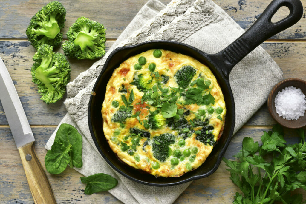 IDEJA ZA BRZINSKI DORUČAK: Omlet od jaja i kupusa punjen sirom i šunkom