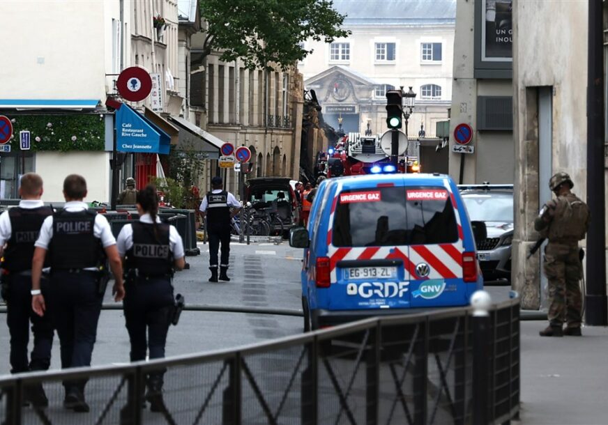VATROGASCI SE BORE SA VELIKIM POŽAROM: Četvoro povrijeđenih u snažnoj eksploziji u Parizu