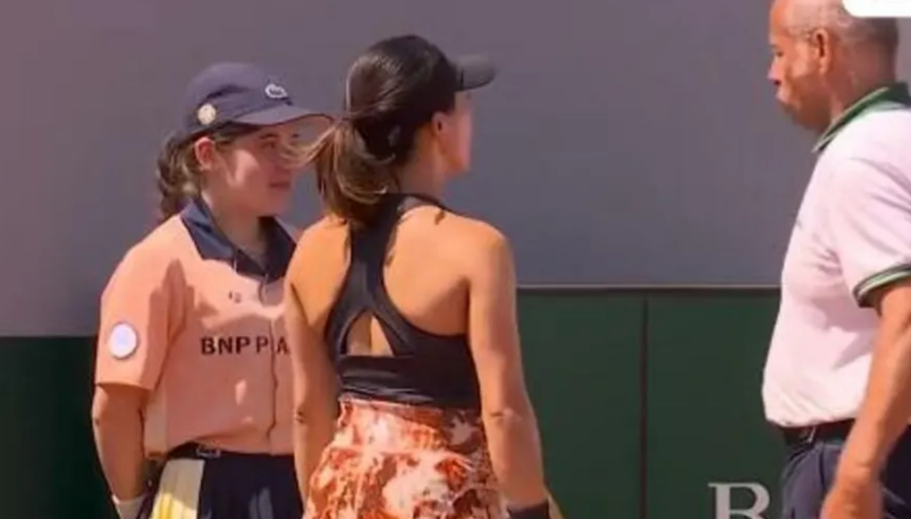 СКАНДАЛ НА РОЛАН ГАРОСУ: Јапанска тенисерка лоптицом ударила дјевојчицу па избачена са такмичења (ВИДЕО)