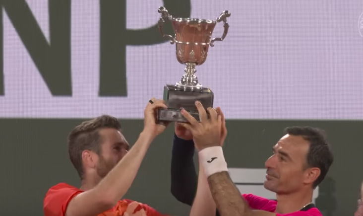 ДОДИГ ОТВОРИО ДУШУ: Хрватски тенисер освојио Ролан Гарос у паровима и направио пометњу побједничким говором