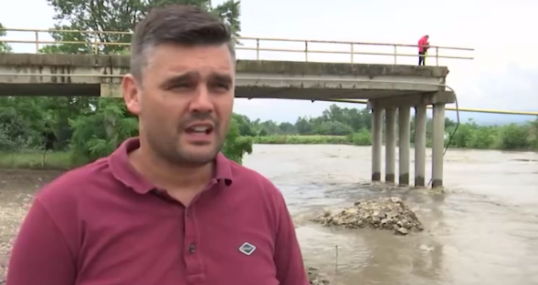 MLADIĆ ODUŠEVIO SRBIJU: Nemanja je snimio trenutak urušavanja mosta u Mrčajevcima i spriječio veliku tragediju (VIDEO)
