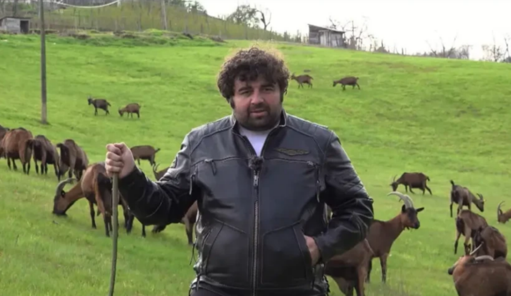 „МЕНЕ ЈЕ БОГ ПОГЛЕДАО“ Глумац Бранко Јанковић живи на имању са козама