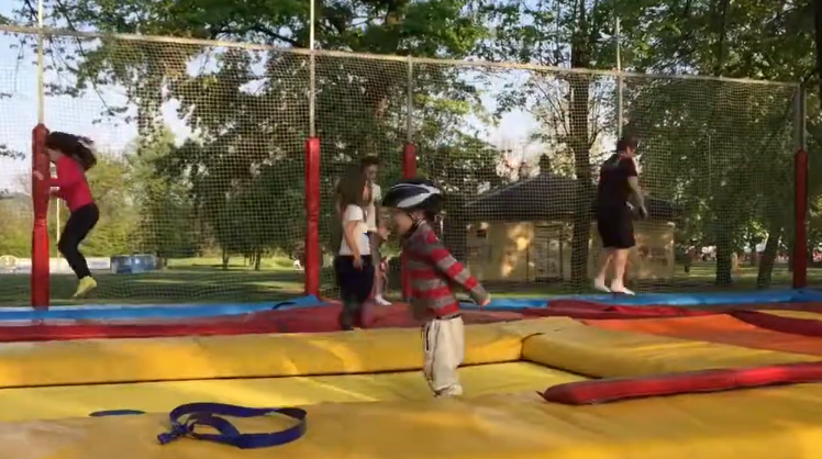 NEMA REAKCIJE NADLEŽNIH: Više djece povrijeđeno na trampolini u banjalučkom parku