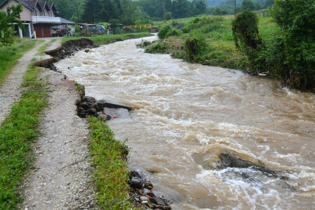 RIJEKE SE VRAĆAJU U KORITA: Kiša prestala, vodostaji na području Srebrenice u opadanju
