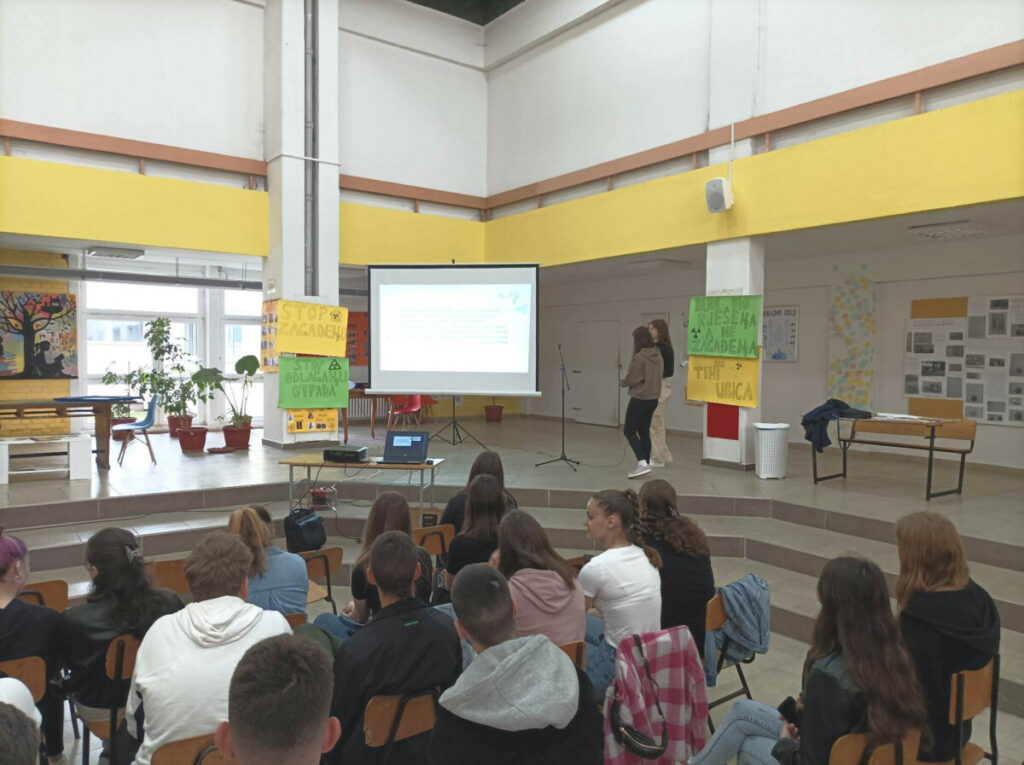 ZABRINUTI I MLADI NARAŠTAJI: Učenici Srednjoškolskog centra u Novom Gradu govorili o problemu Trgovske gore