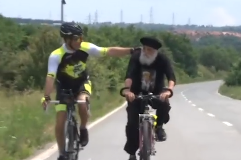 ПАТРИЈАРХ ЈЕ ЗАСЛУЖИО ОВУ ЖРТВУ: Грк (78) бициклом путовао од Зејтинлика до манастира Раковица